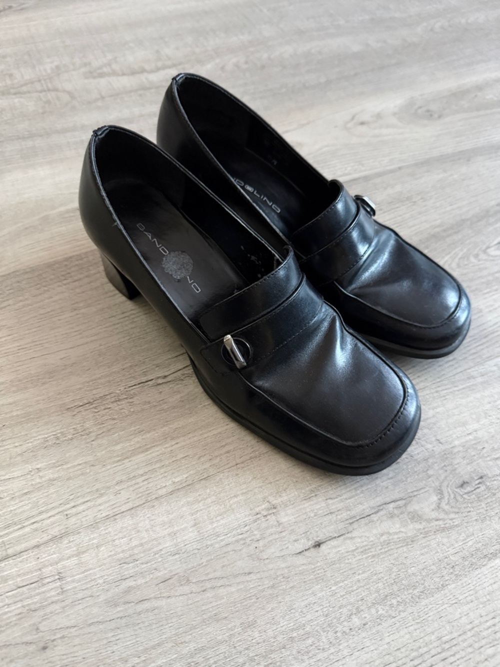 Bandolino Black Leather Mid-Heel Loafers with Silver Accent Size 6.5